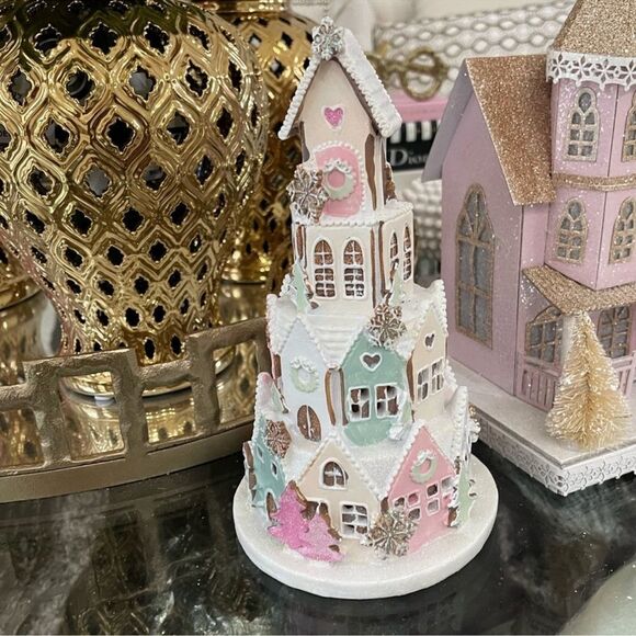 New Pastel Gingerbread Sugar Castle - Picture 4 of 15